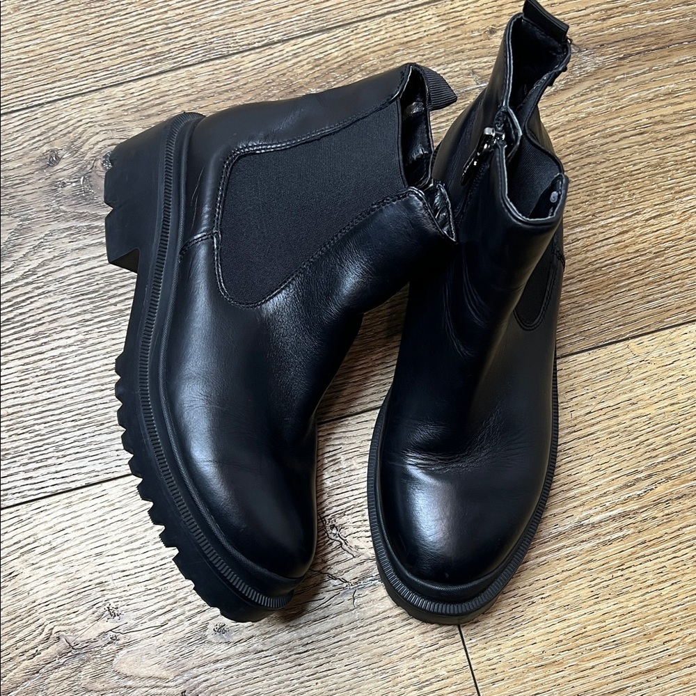 Blondo Black Leather Ankle Boots Size 7M